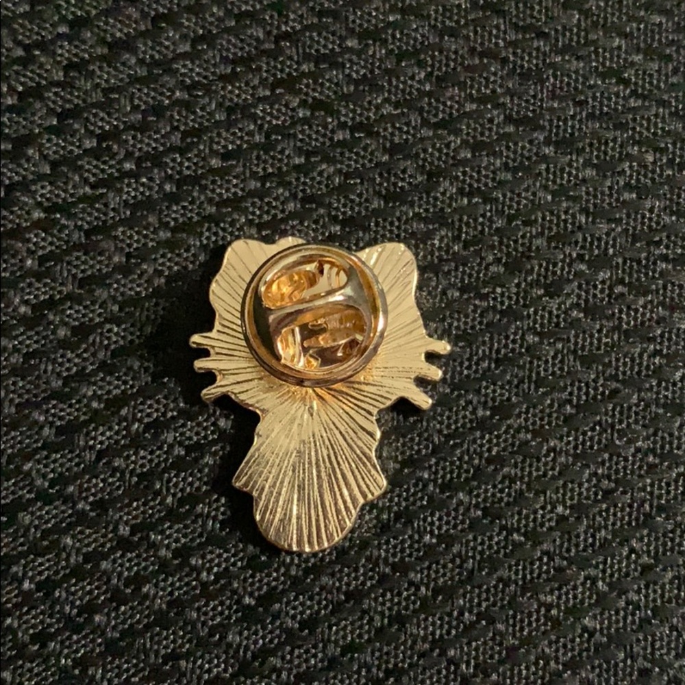 Adorable Hello Kitty Pin❤️ - Picture 2 of 2